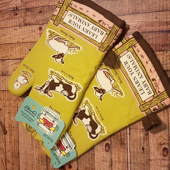 Blue Q NWT oven mitts - Picture 1 of 4